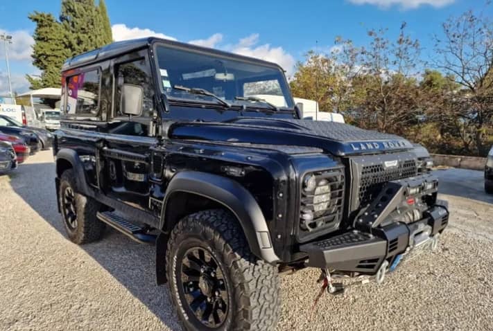 Land Rover Defender 90 — vue 3