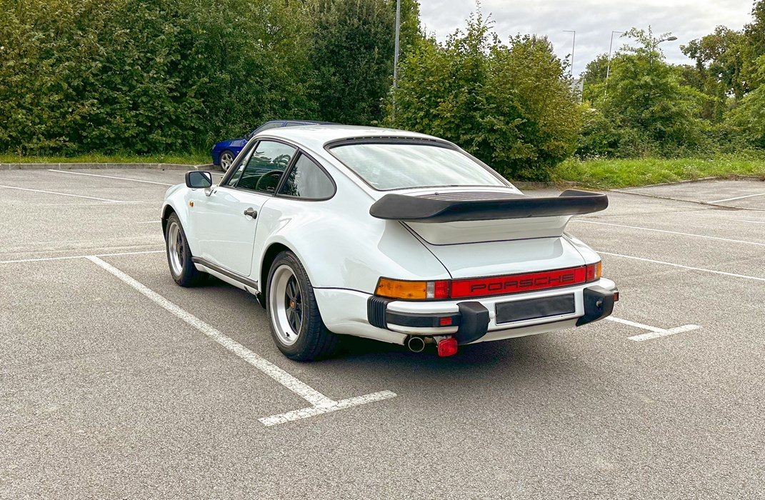 Porsche 911 3.2L Turbo Look Usine (TLU/WTL / code option I491) — vue 3