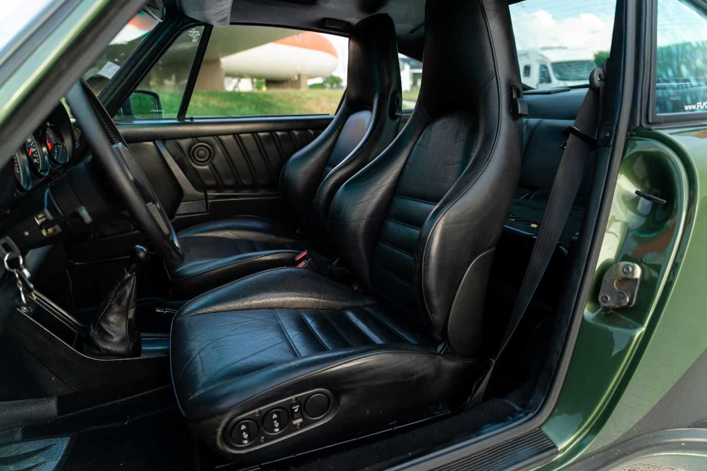 PORSCHE 911 930 Turbo 3.3 — vue 2