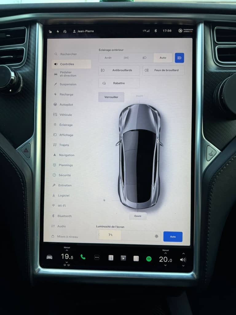 TESLA Model S 100D AWD Dual Motor — vue 3